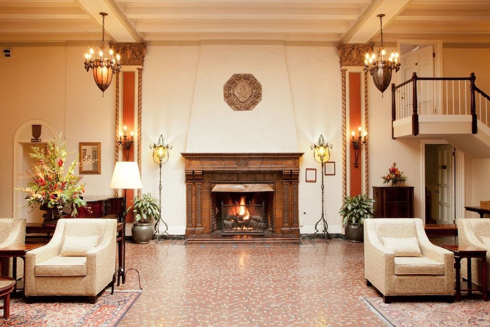 Cardinal Hotel 2