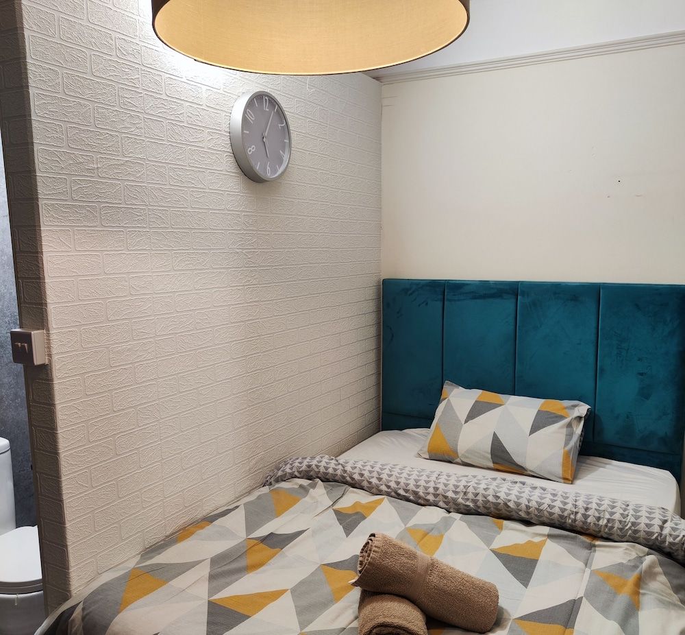 St Lucia women only lodge Leicester long stays 1