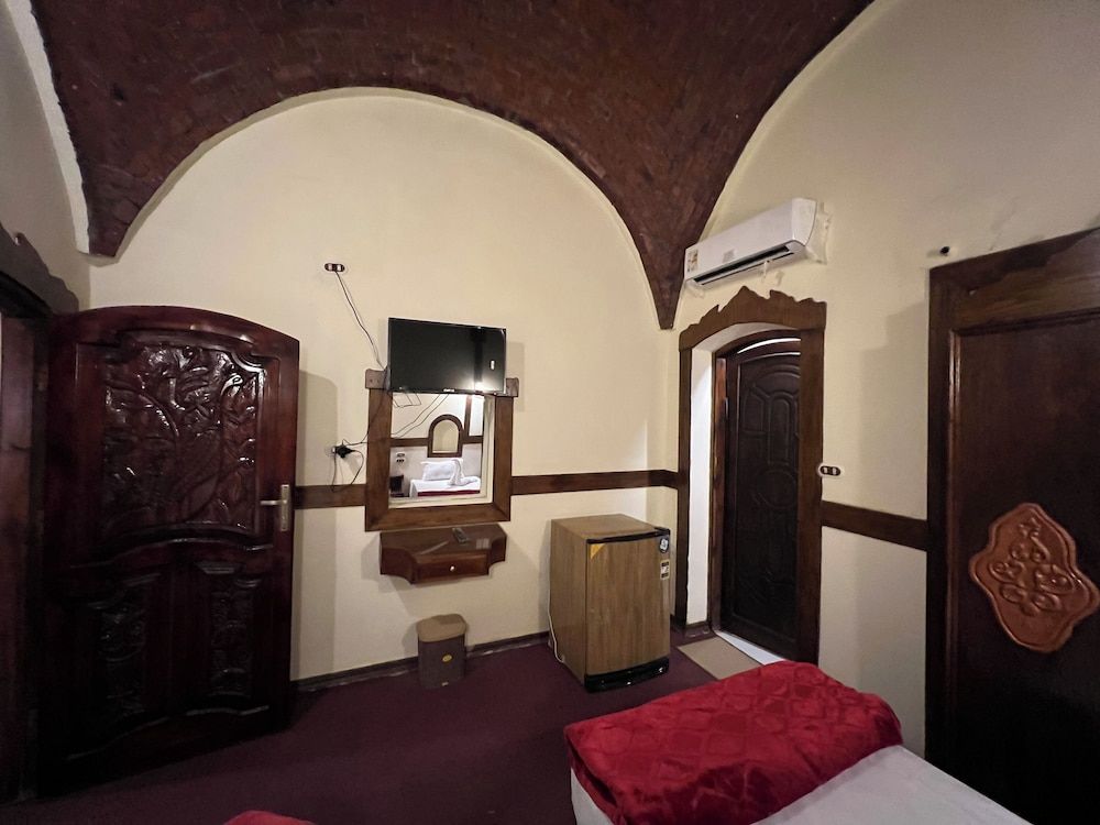 Elphardous Oasis Hotel 2