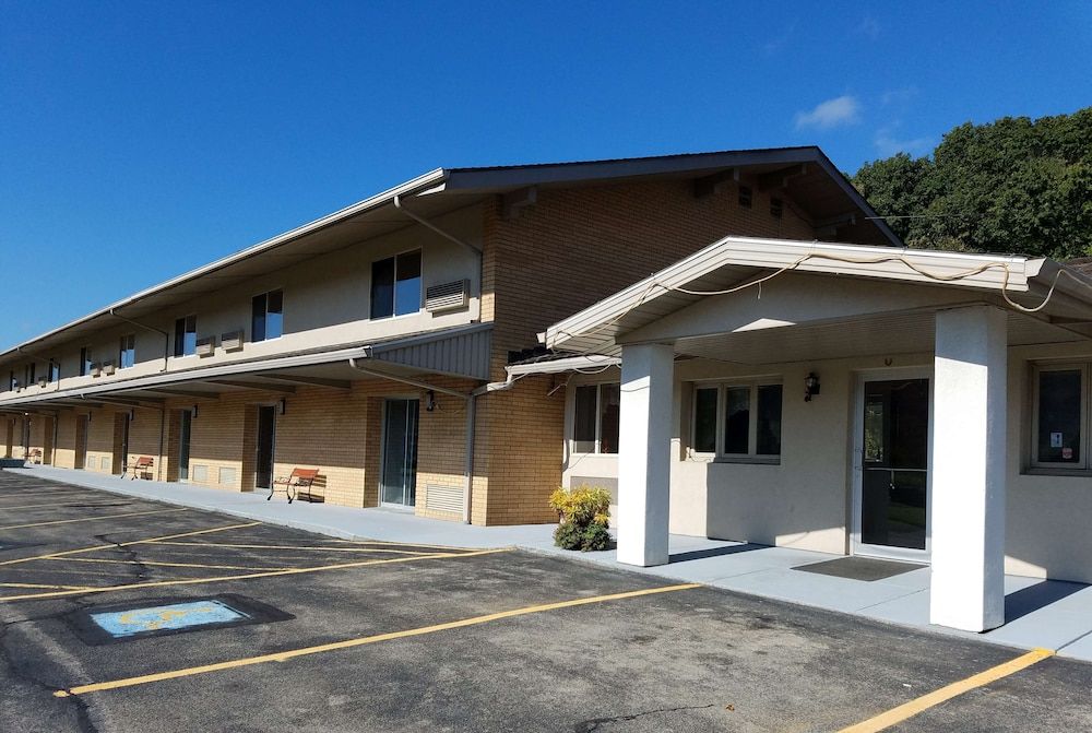 Knights Inn Franklin, PA 1