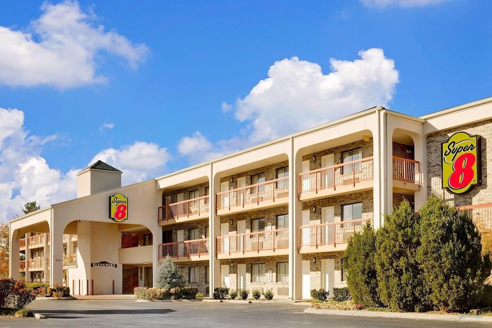 Super 8 by Wyndham Hermitage Nashville 1