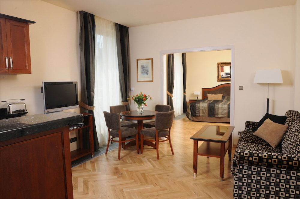 Elysee Hotel 1