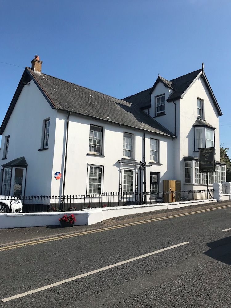 Rooms at The Highcliffe 1