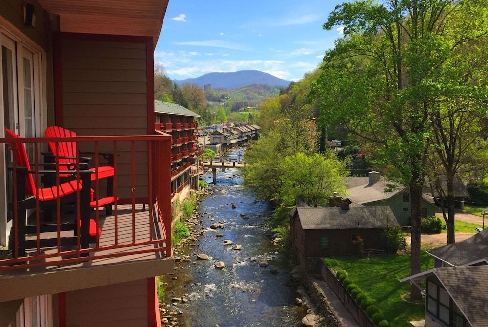 Baymont by Wyndham Gatlinburg On The River 1