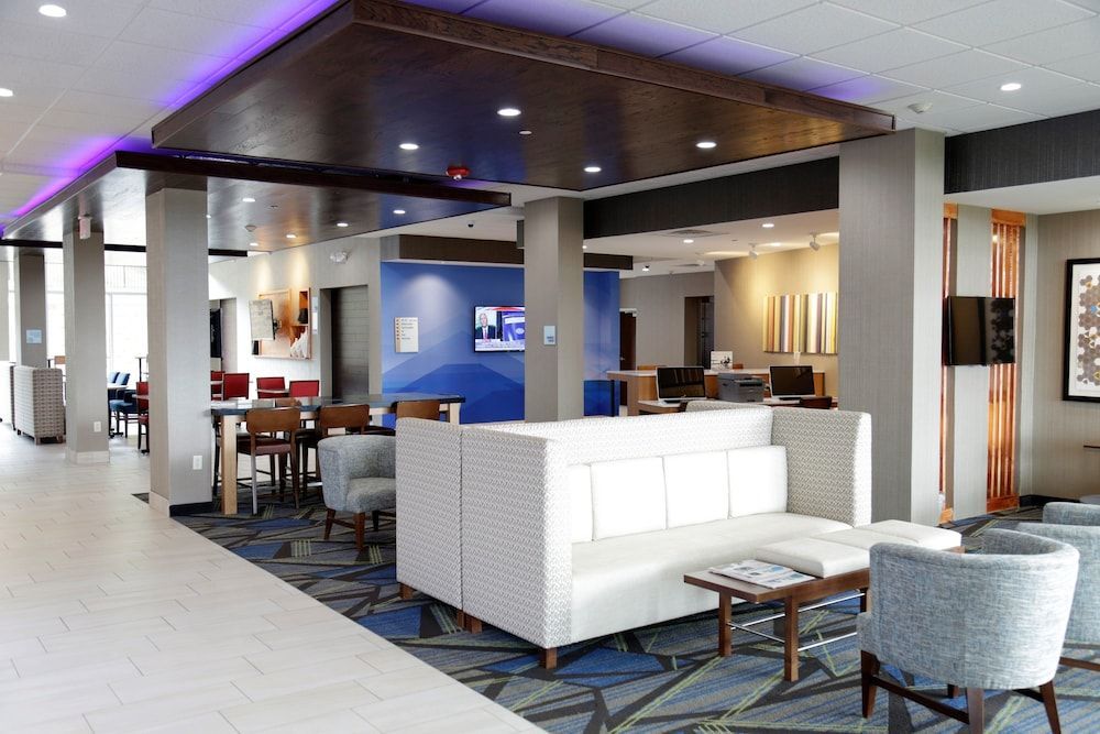 Holiday Inn Express & Suites ALABASTER by IHG 2