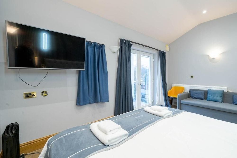 Waterhead Retreat 1