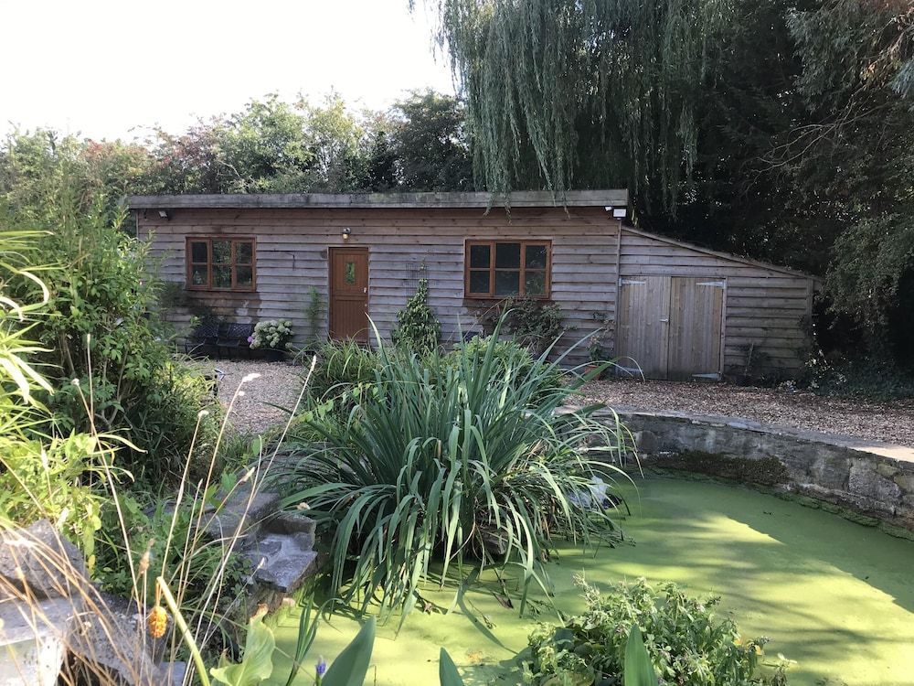 Cosy South Gloucestershire Cabin Retreat 1