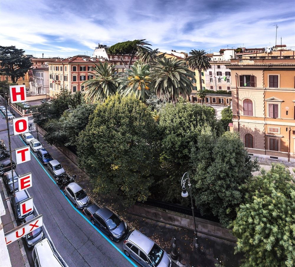 Raeli Hotel Lux 1