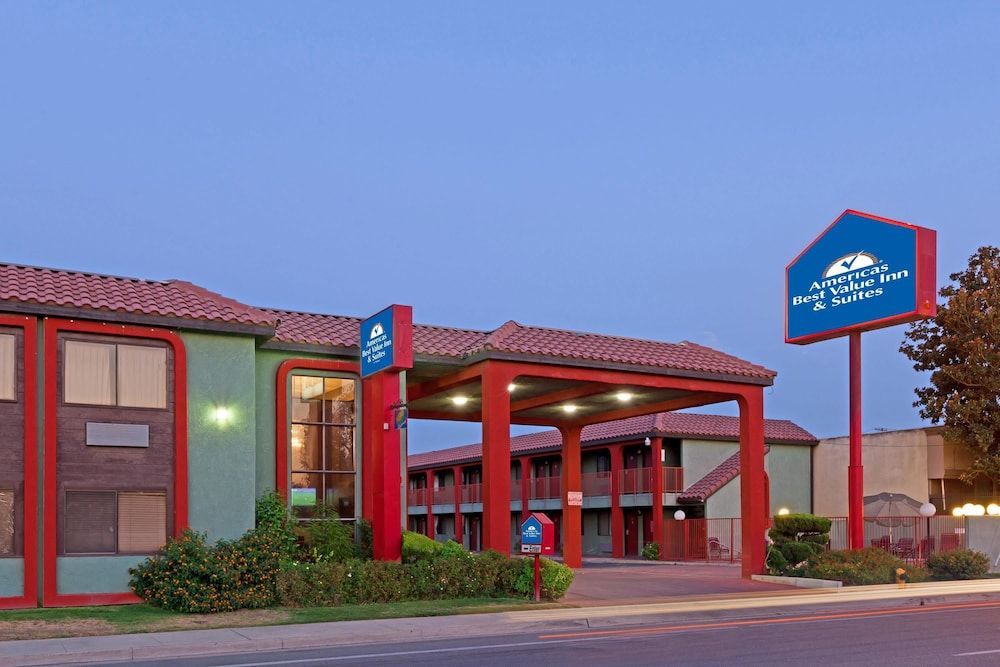 Americas Best Value Inn & Suites Bakersfield Central 1