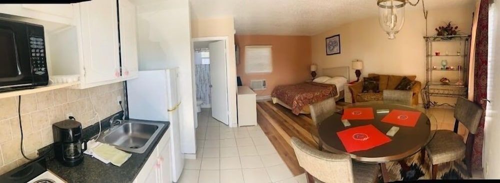 THE FLORIDIAN INN 1