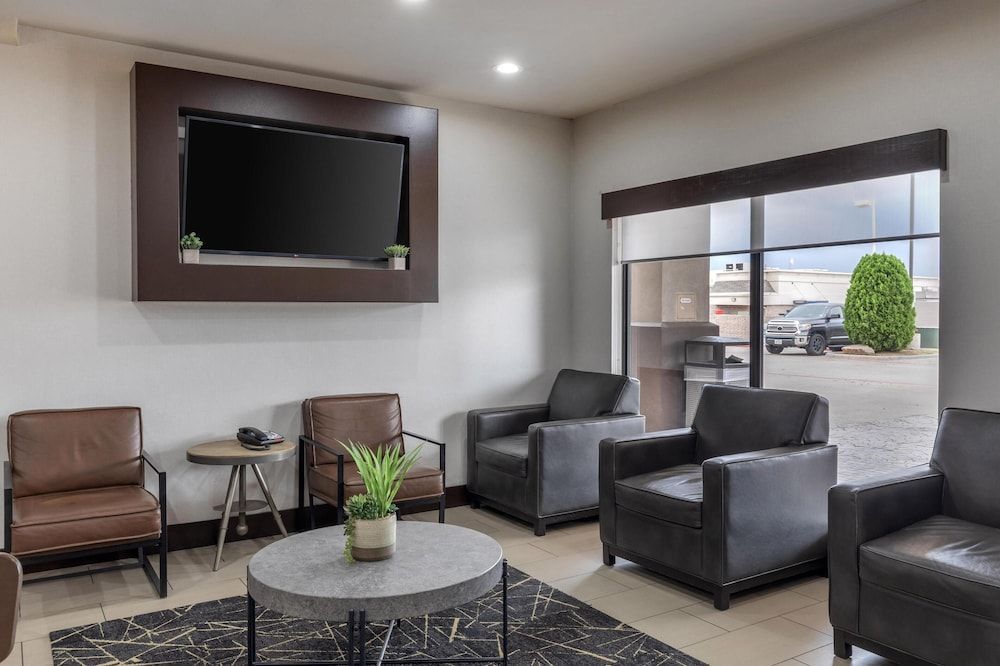 Best Western Plus Denton Inn & Suites 2