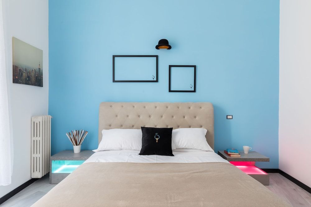 A World Aparts - The Artist's Suite 1