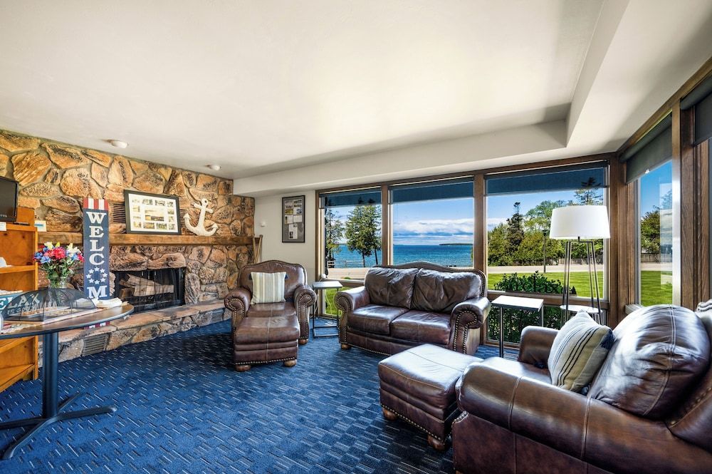 Pine Grove Resort 2