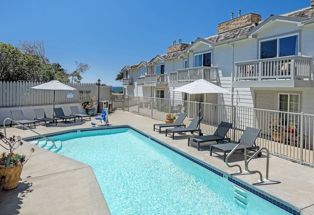Pelican Inn & Suites 1