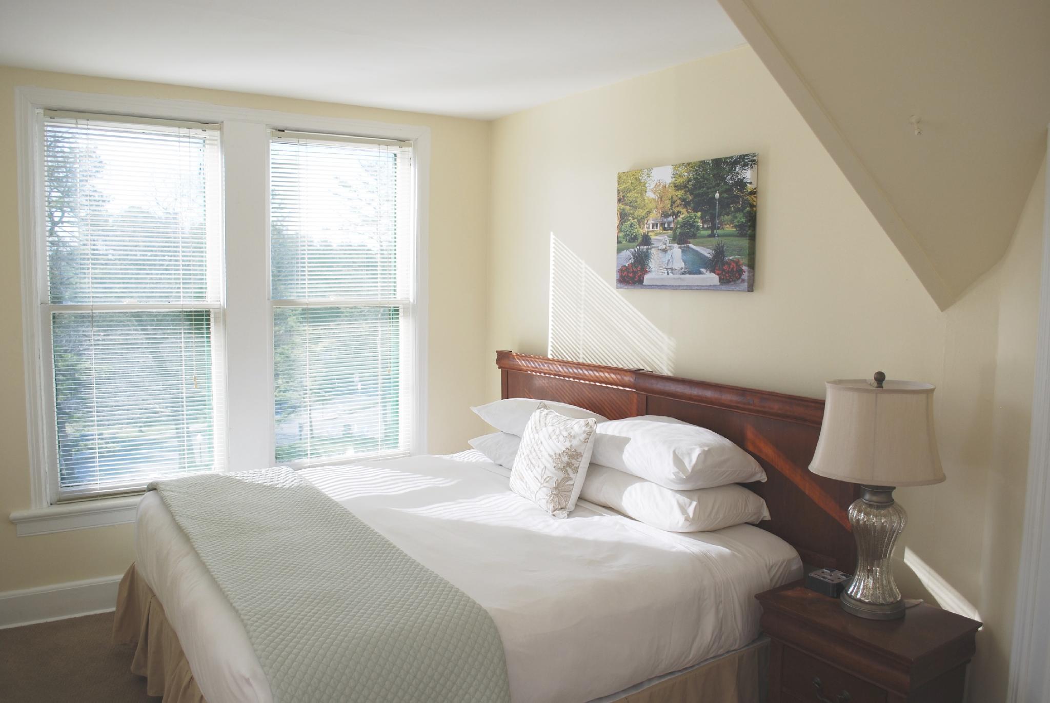 Anne's Washington Inn 1