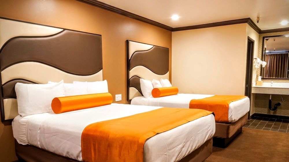 Redondo Pier Inn 1