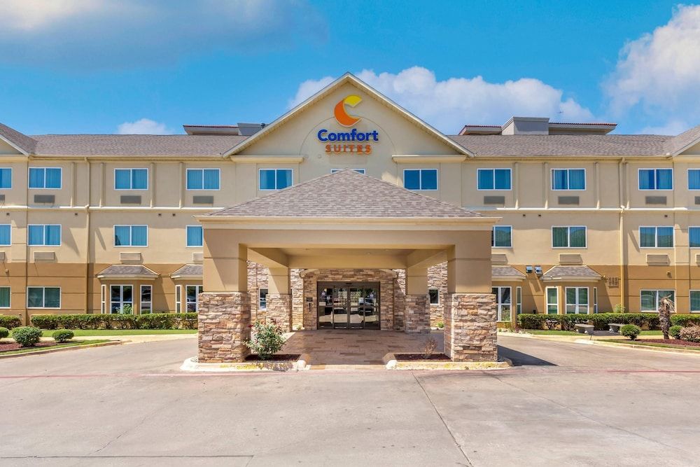 Comfort Suites North Dallas 1