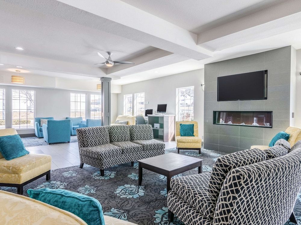 La Quinta by Wyndham Kansas City Airport 2