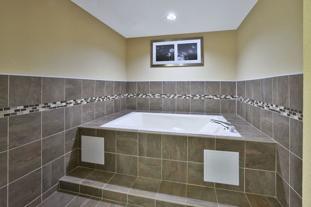 Holiday Inn Express & Suites CIRCLEVILLE by IHG 2
