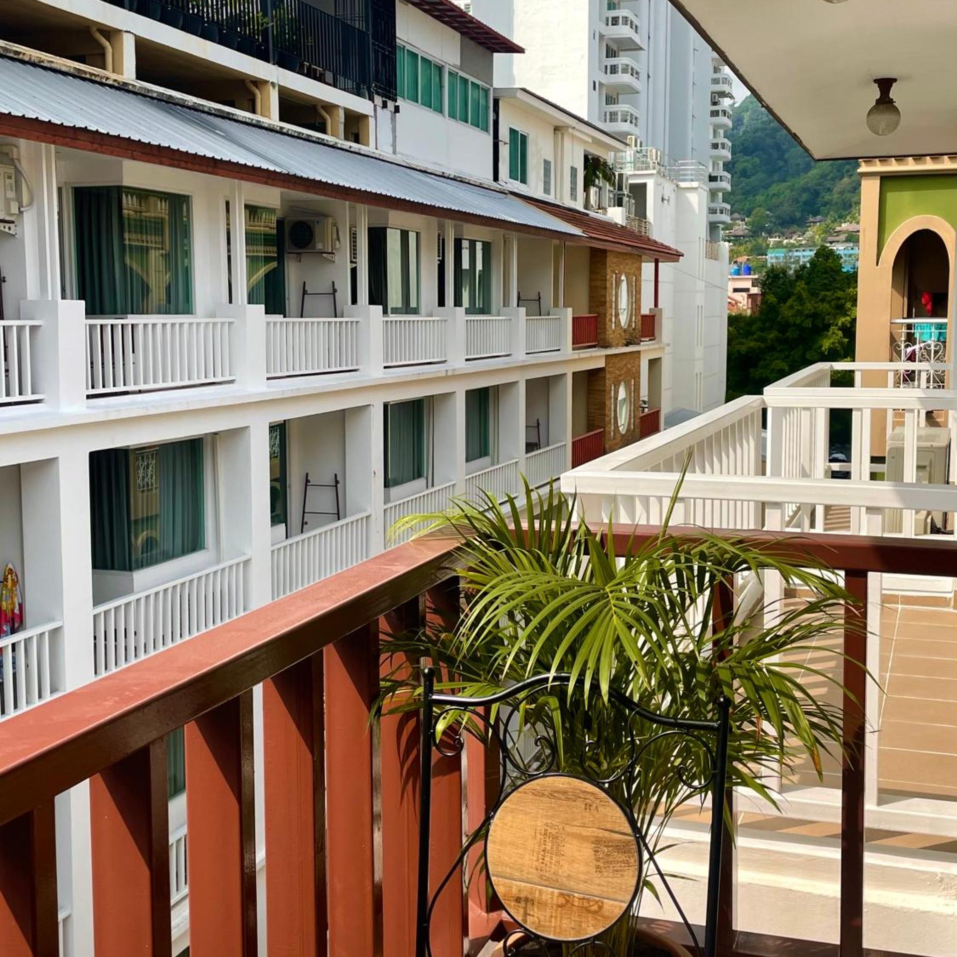 Patong Beach Side Hotel 1