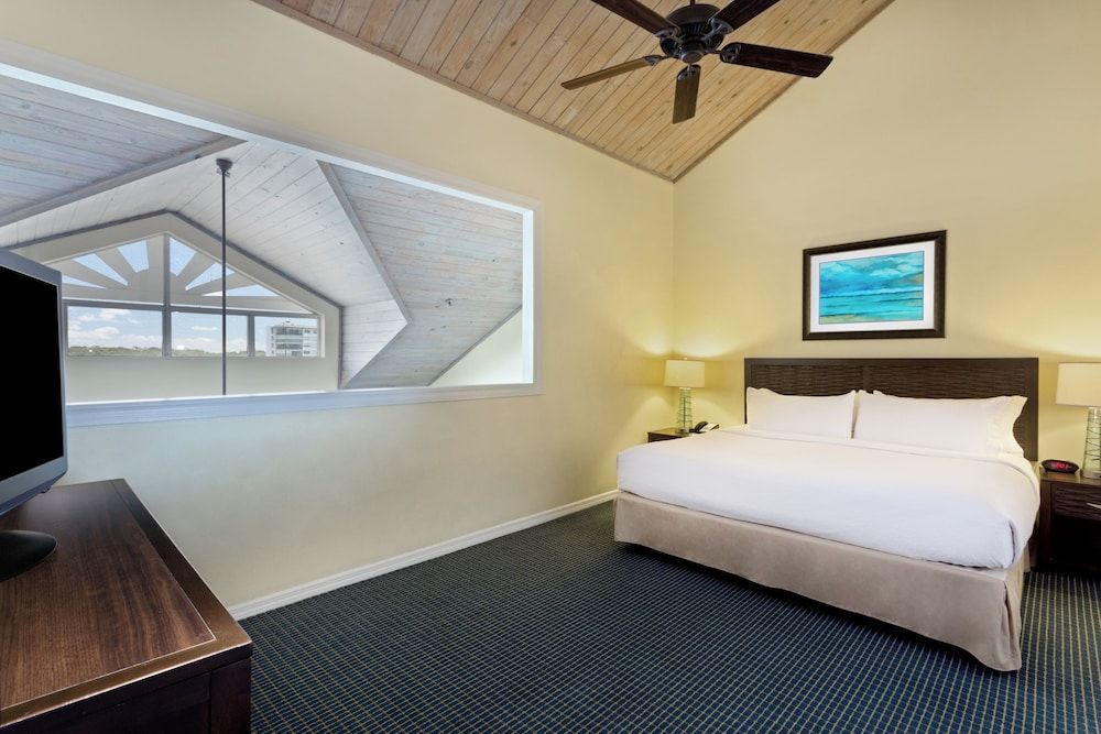 Holiday Inn & Suites CLEARWATER BEACH S-HARBOURSIDE by IHG 2