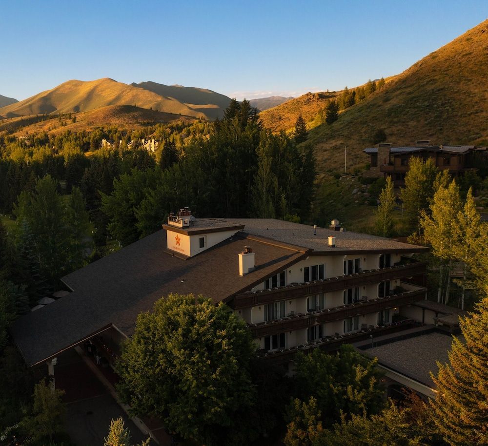 Knob Hill Inn 1