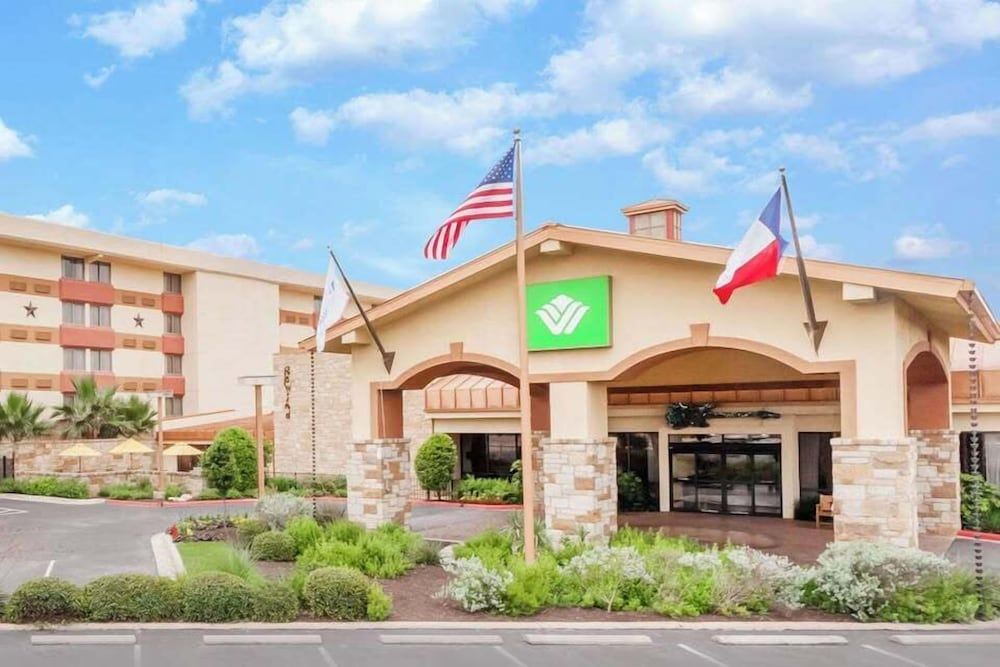 Wyndham Garden Hotel Austin 1