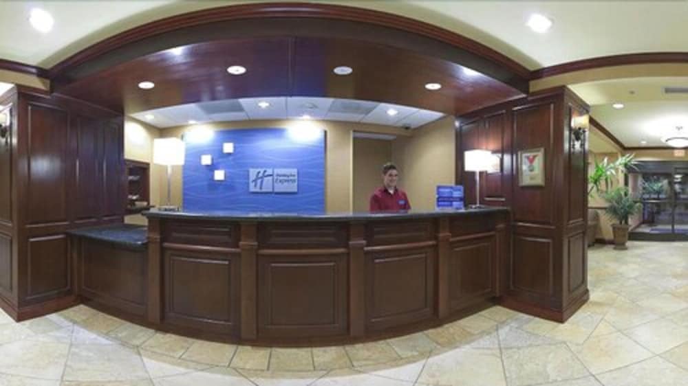 Holiday Inn Express & Suites BLOOMINGTON by IHG 2
