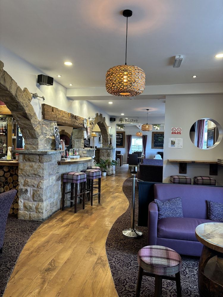 Twin Oaks Hotel 1