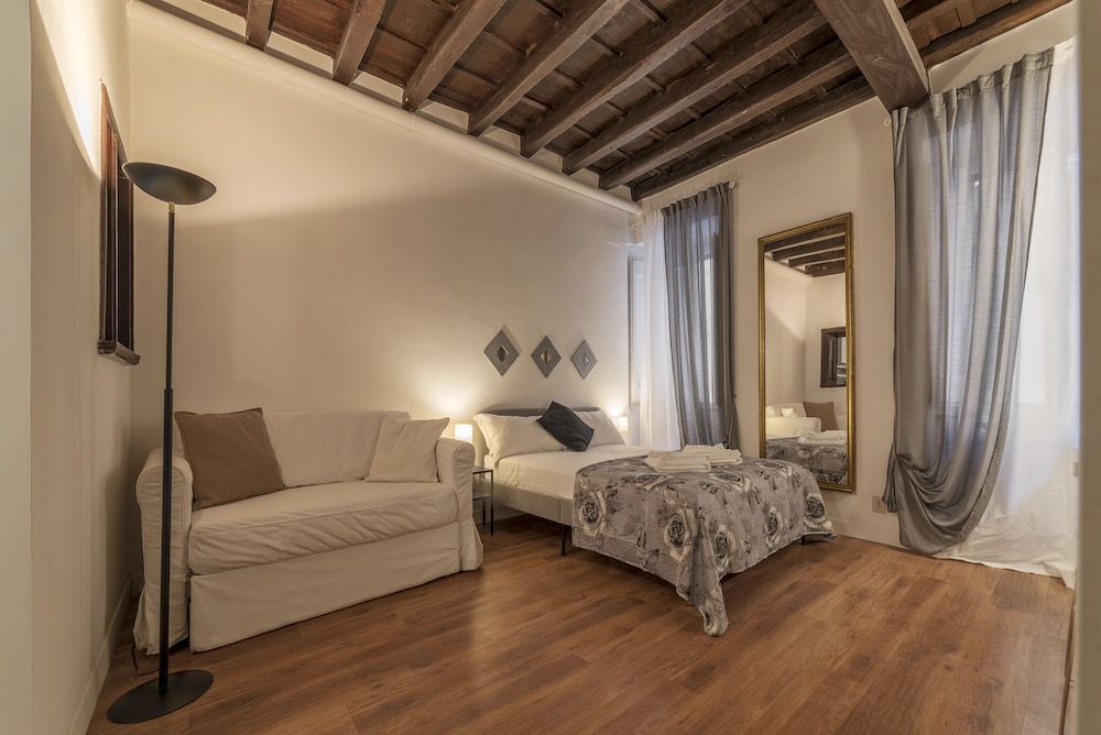 GuestHost - Fori Imperiali Apartment 1