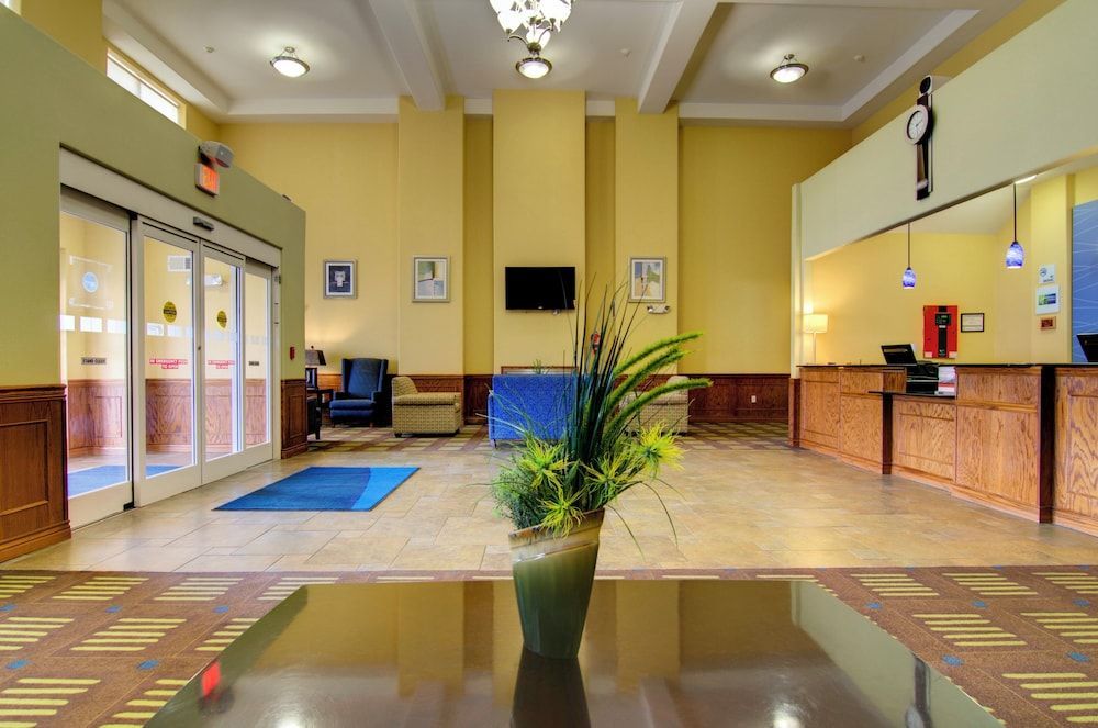 Holiday Inn Express & Suites KANSAS CITY SPORT COMPLEX AREA by IHG 2