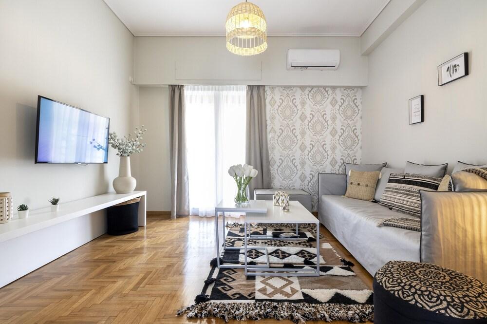 Dandelion Apartment with Acropolis View 1