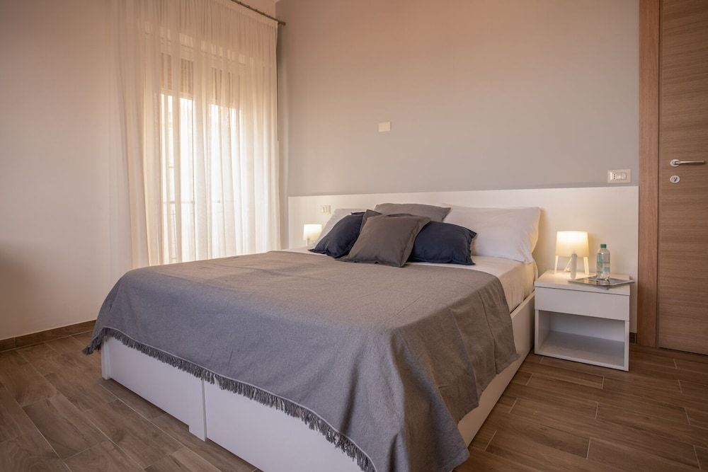 Seaview Rooms in the city center by Wonderful Italy 1