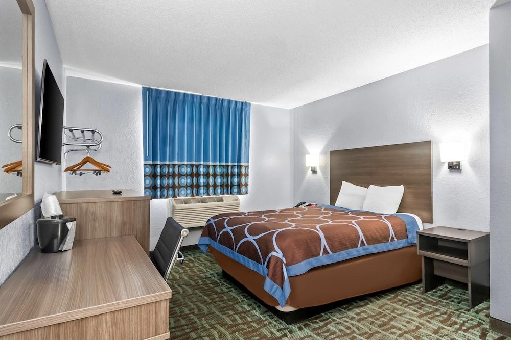 Rodeway Inn Delmont 1