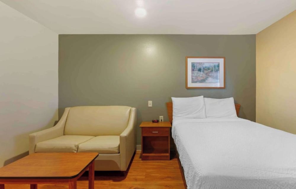 Studio 6 Extended Stay Birmingham Pelham AL 2