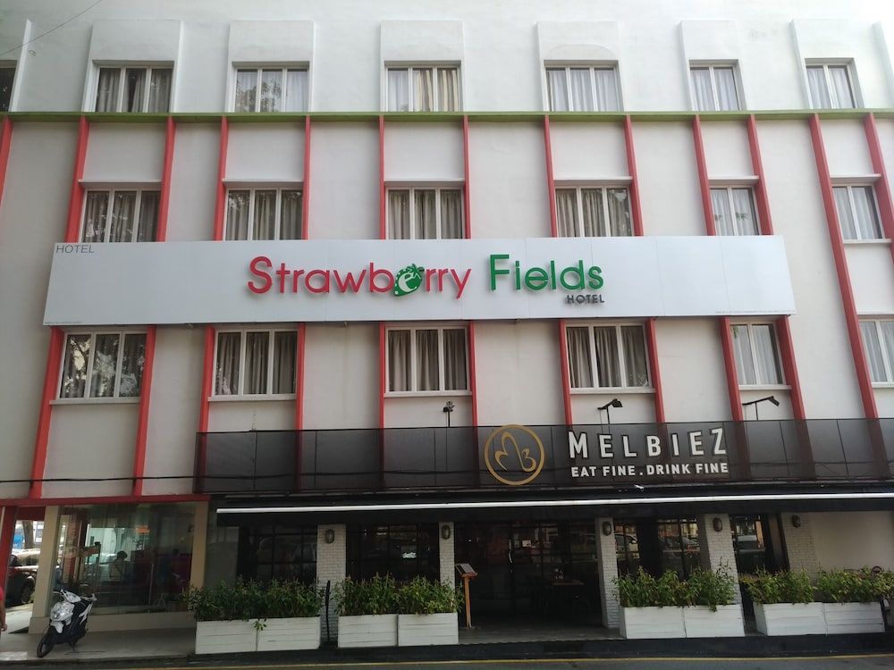 Hotel Strawberry Fields 1