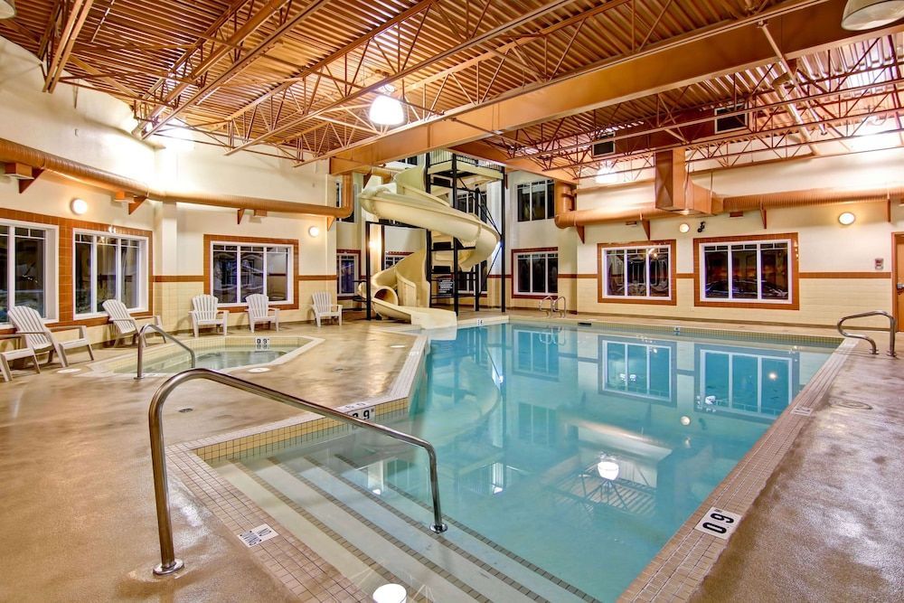 Ramada by Wyndham Ponoka 1