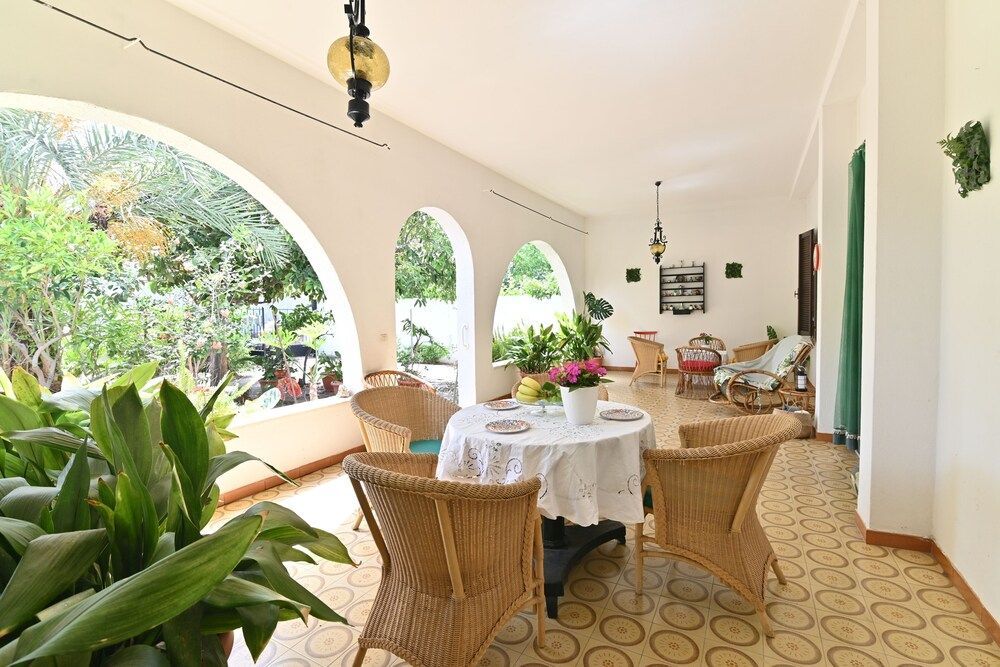 IzzHome Colonial 1