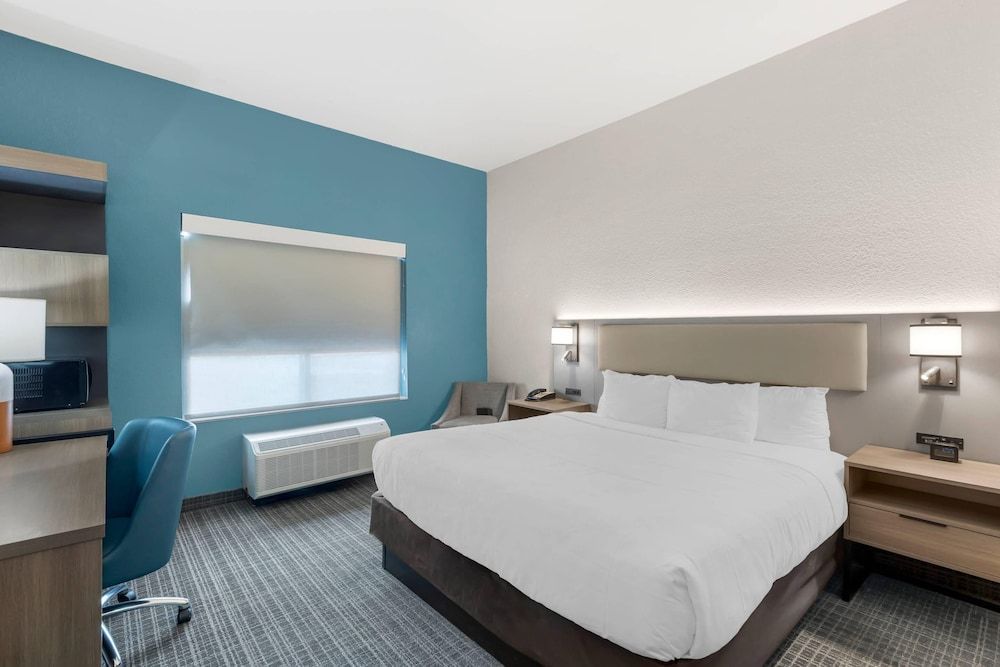 Comfort Inn & Suites 1