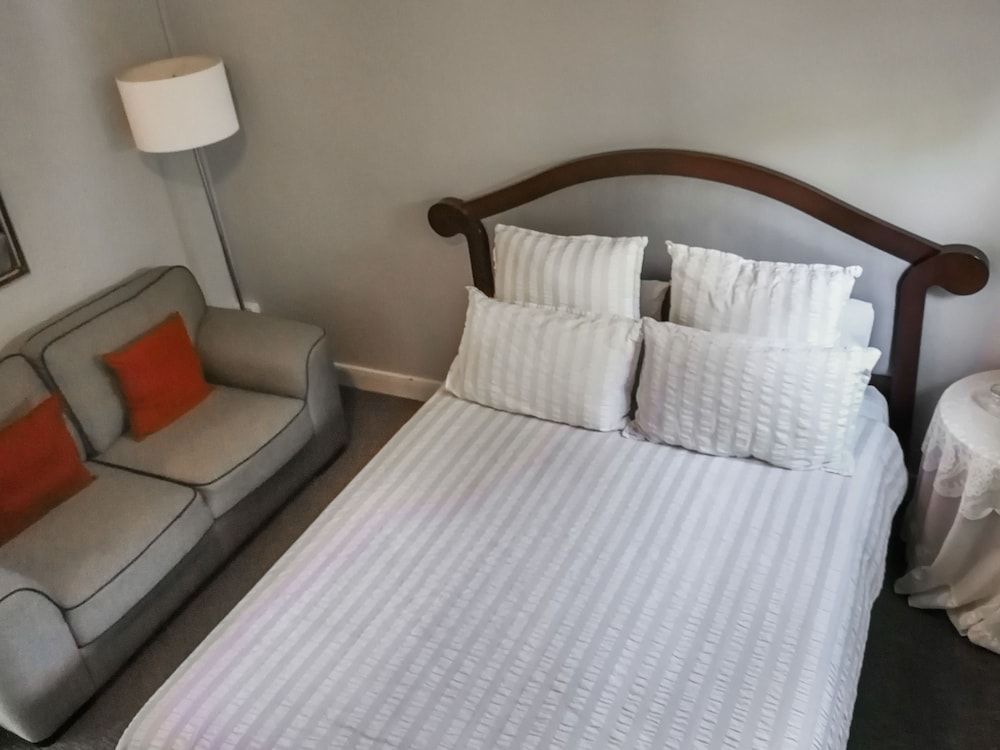 Airport B&B 2