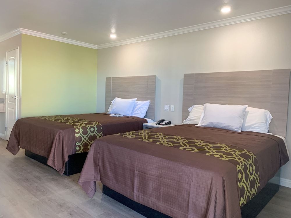 Mojave Inn 2