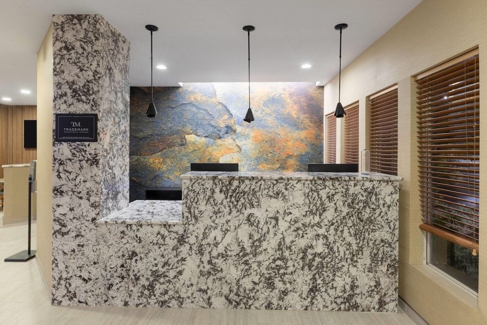 Endeavor Inn & Suites, Trademark Collection by Wyndham 2