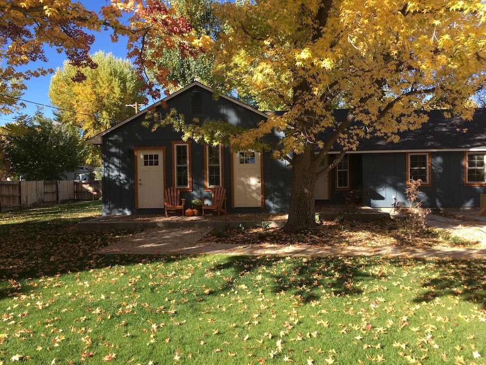 Eastside Guesthouse and Bivy 1