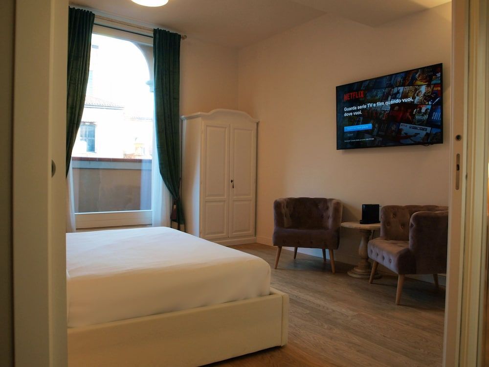 Cosmopolitan Central Rooms 1