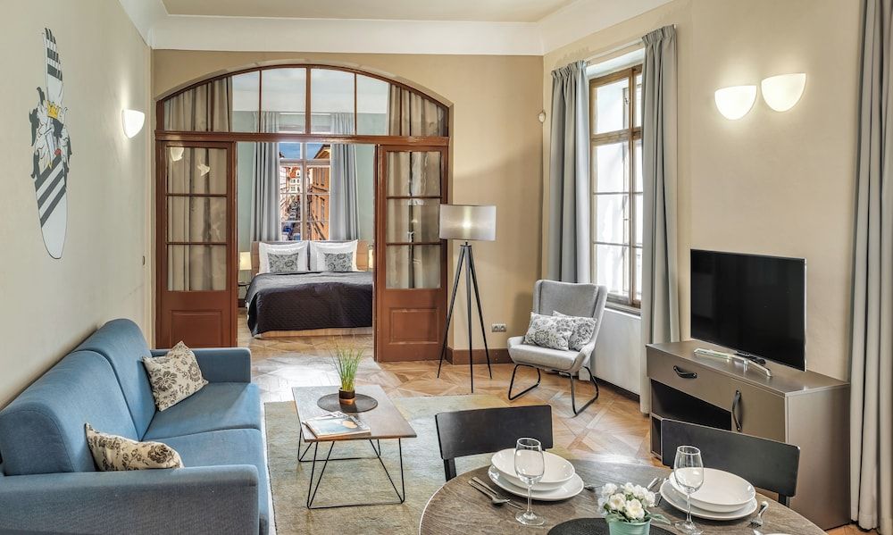 3 Epoques Apartments by Adrez 1
