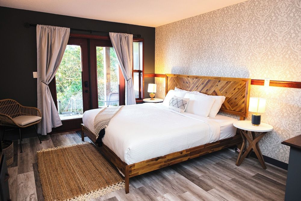 Tofino Oceanfront Hotel Suite 2 1