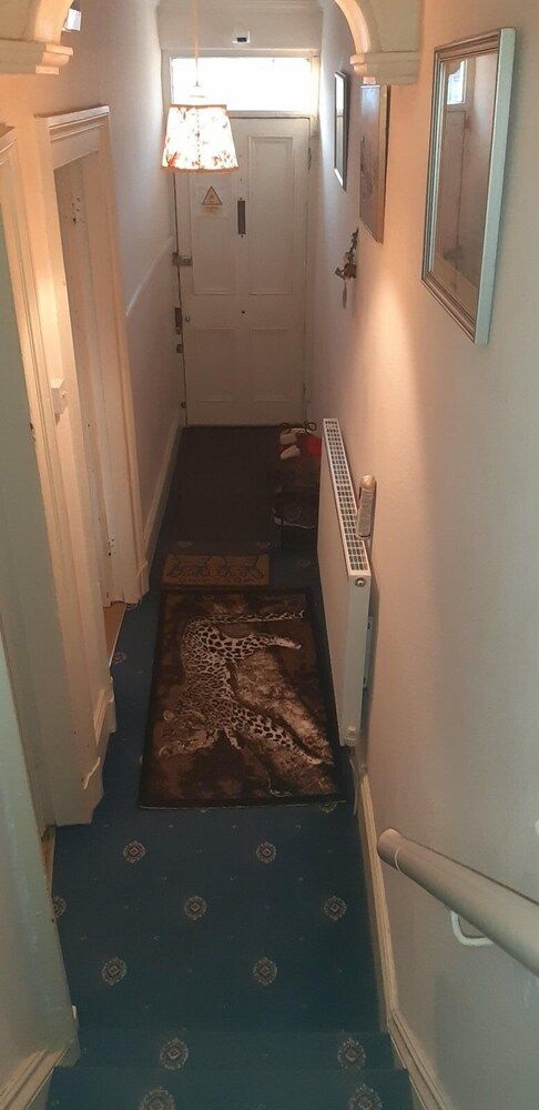 Phoenix Nights Guest House 2