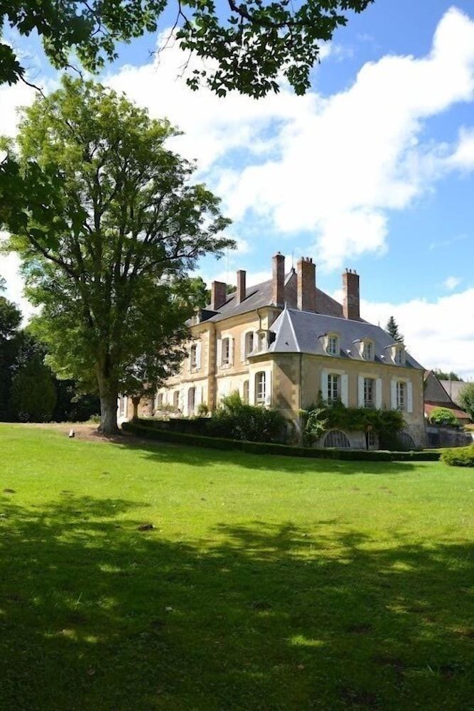 Manoir de Curty 1