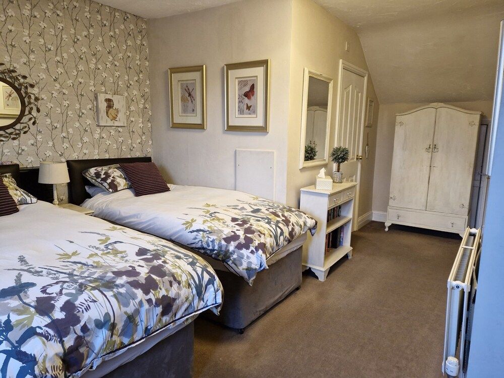 Warwick Lodge 2