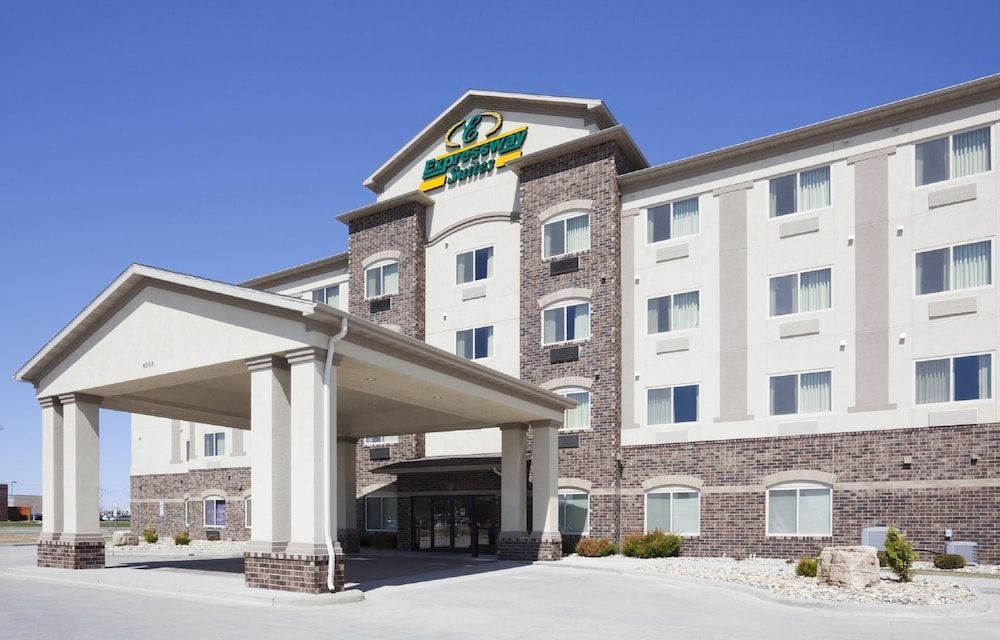 Expressway Suites Fargo 1